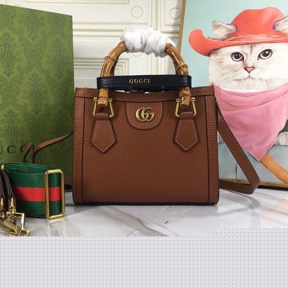 G*u*i shopping bags